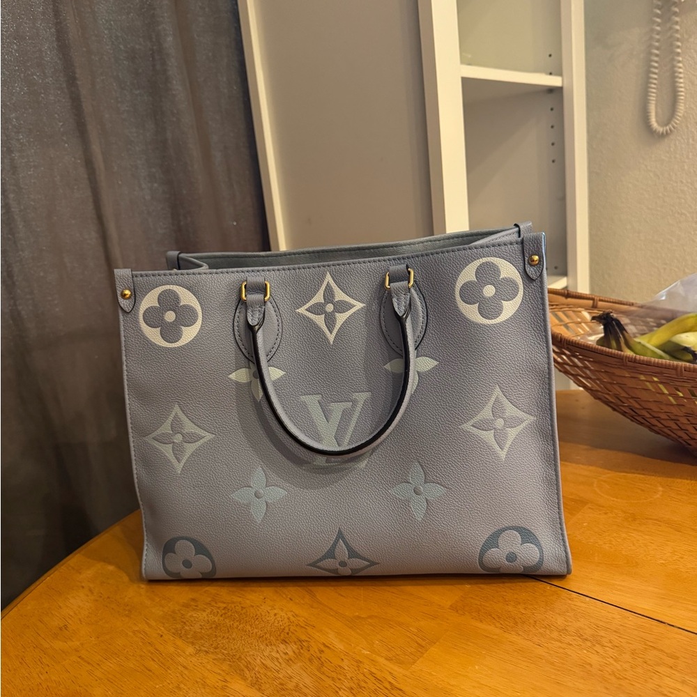 Louis Vuitton On the Go MM By the Pool Blue